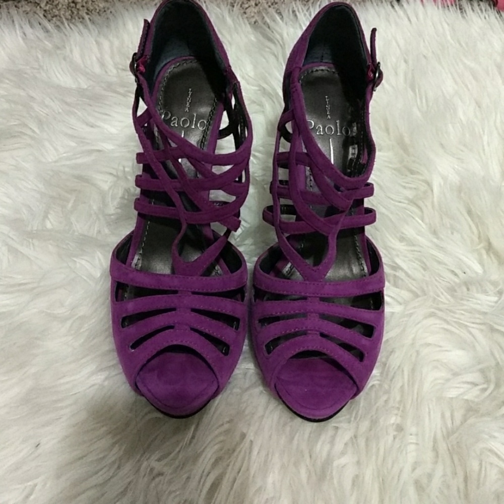 Shoes - Picture 2 of 8